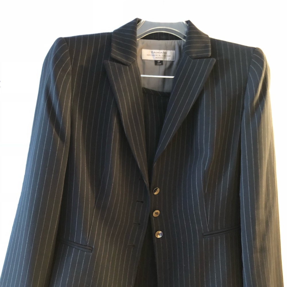 Tahari women’s 2pc skirt suit, navy pinstripe